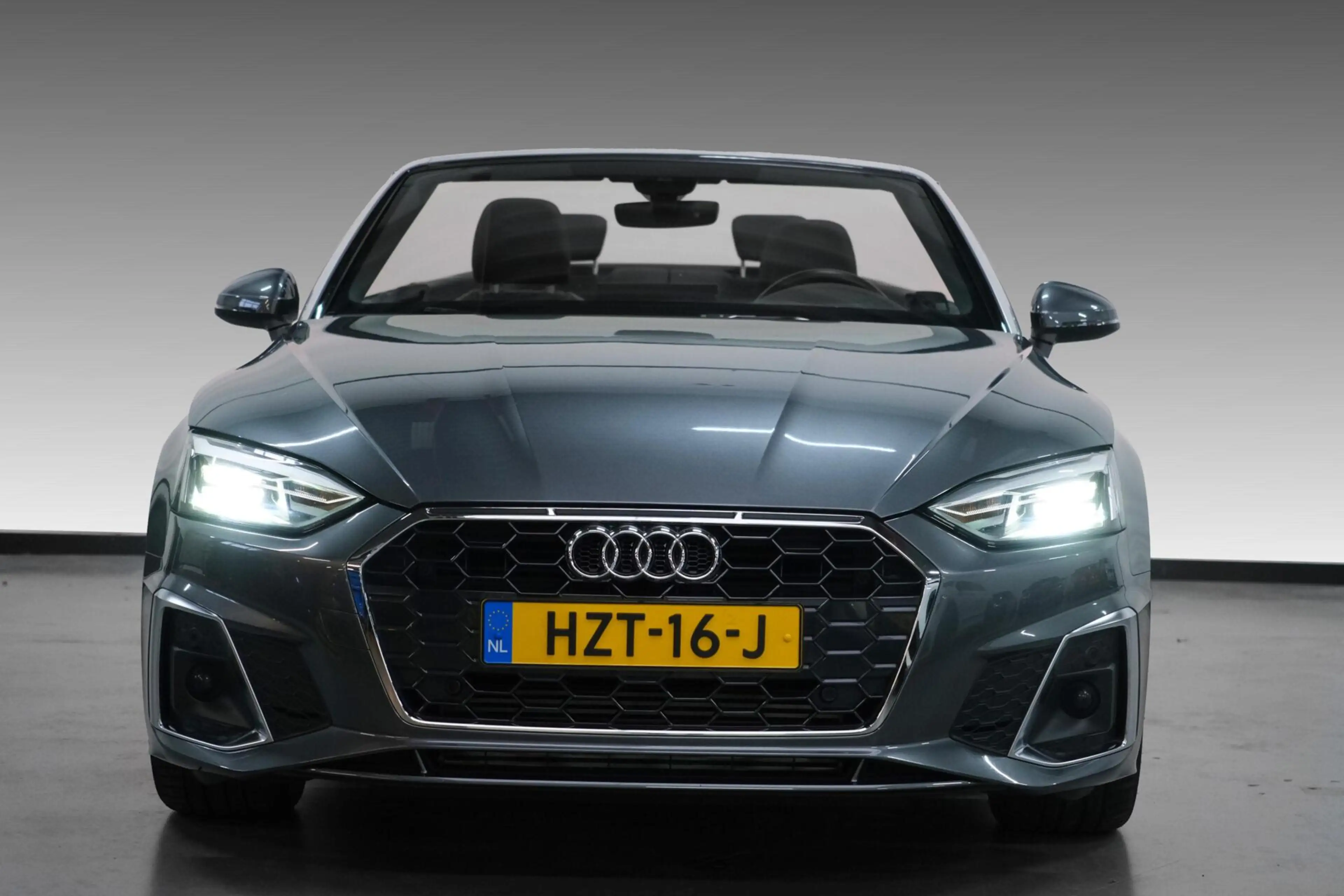 Audi A5 Cabriolet 40 TFSI S edition — photo 13