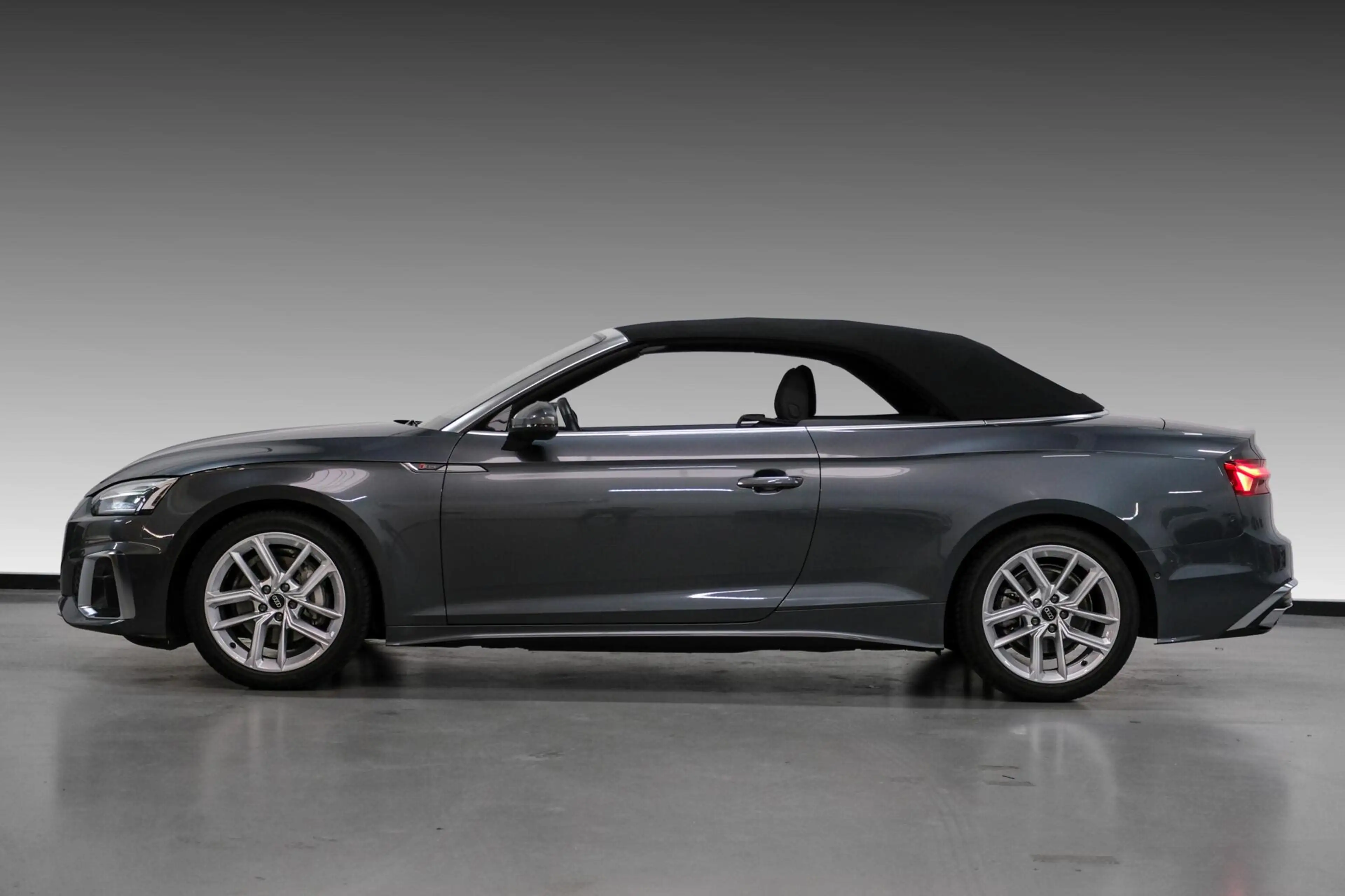Audi A5 Cabriolet 40 TFSI S edition — photo 7