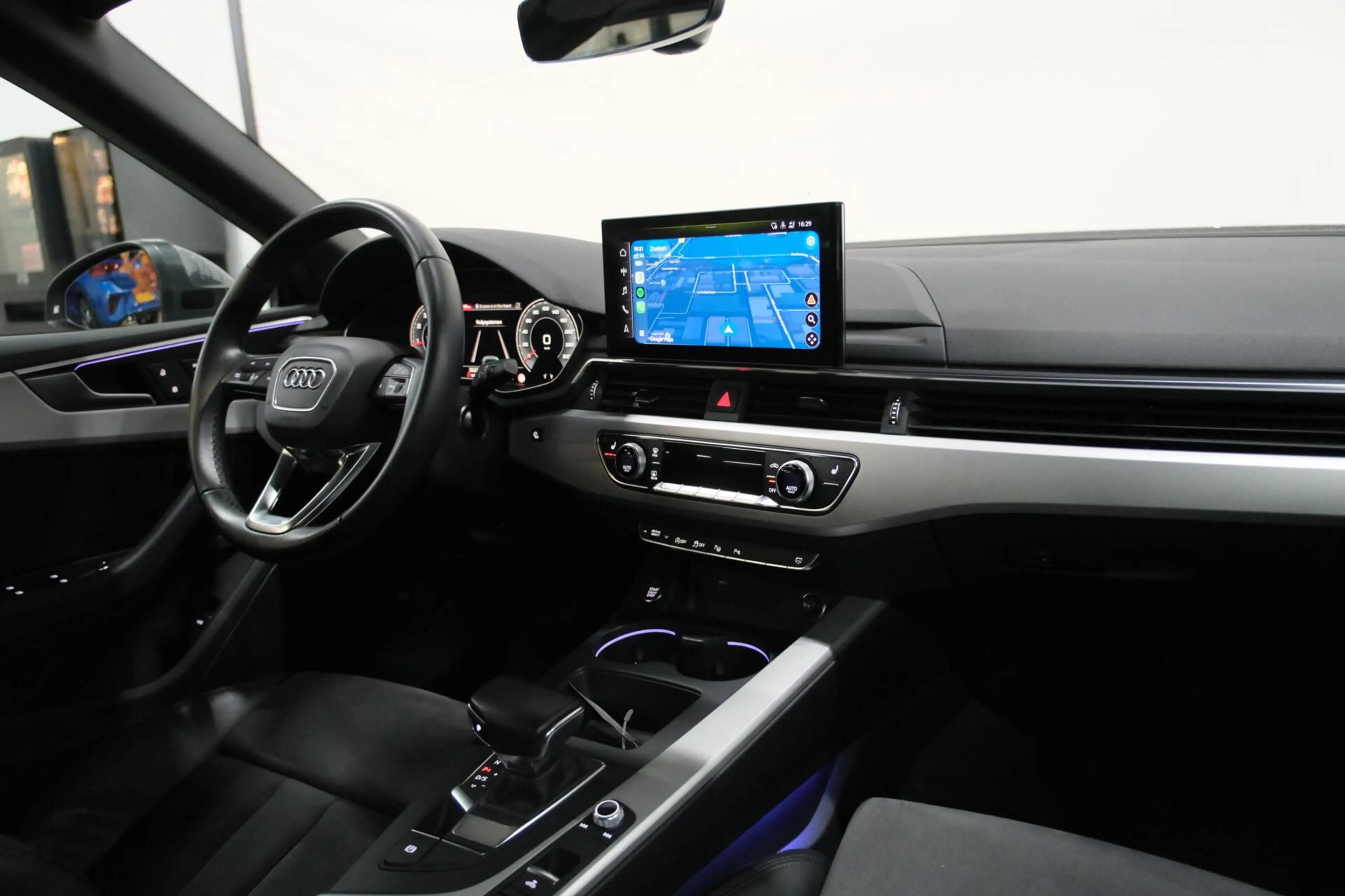 Audi A5 Cabriolet 40 TFSI S edition — photo 21