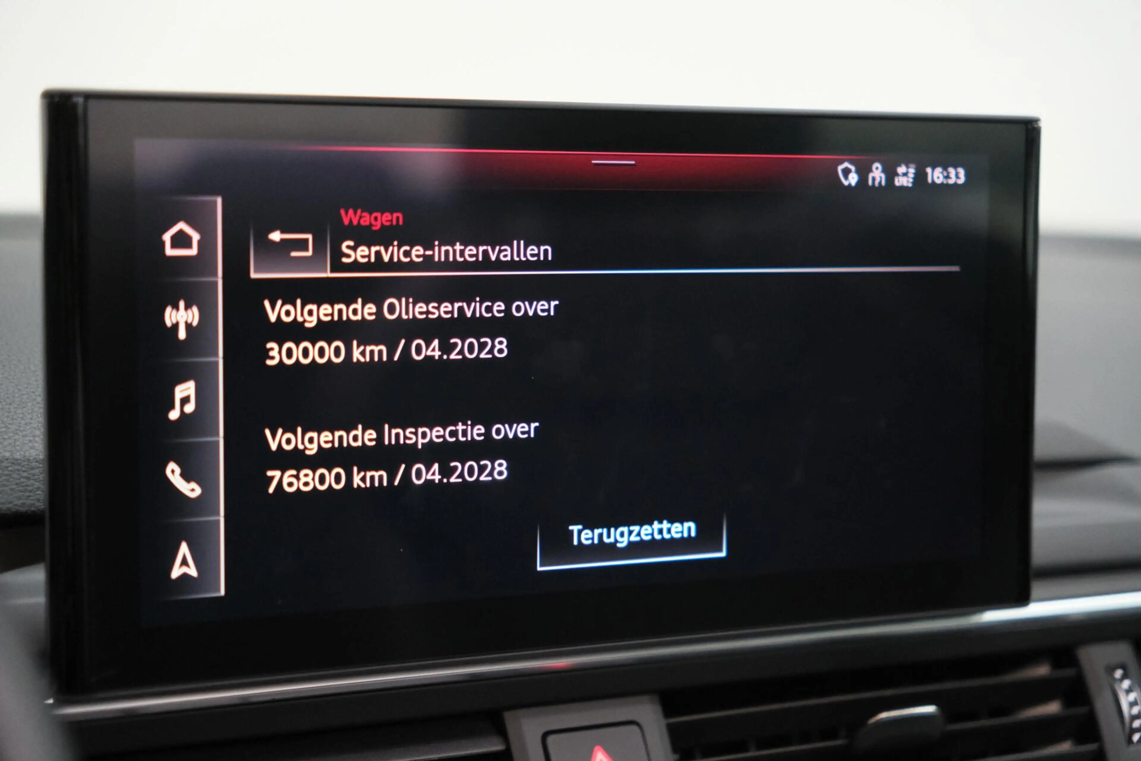 Audi A5 Cabriolet 40 TFSI S edition — photo 37