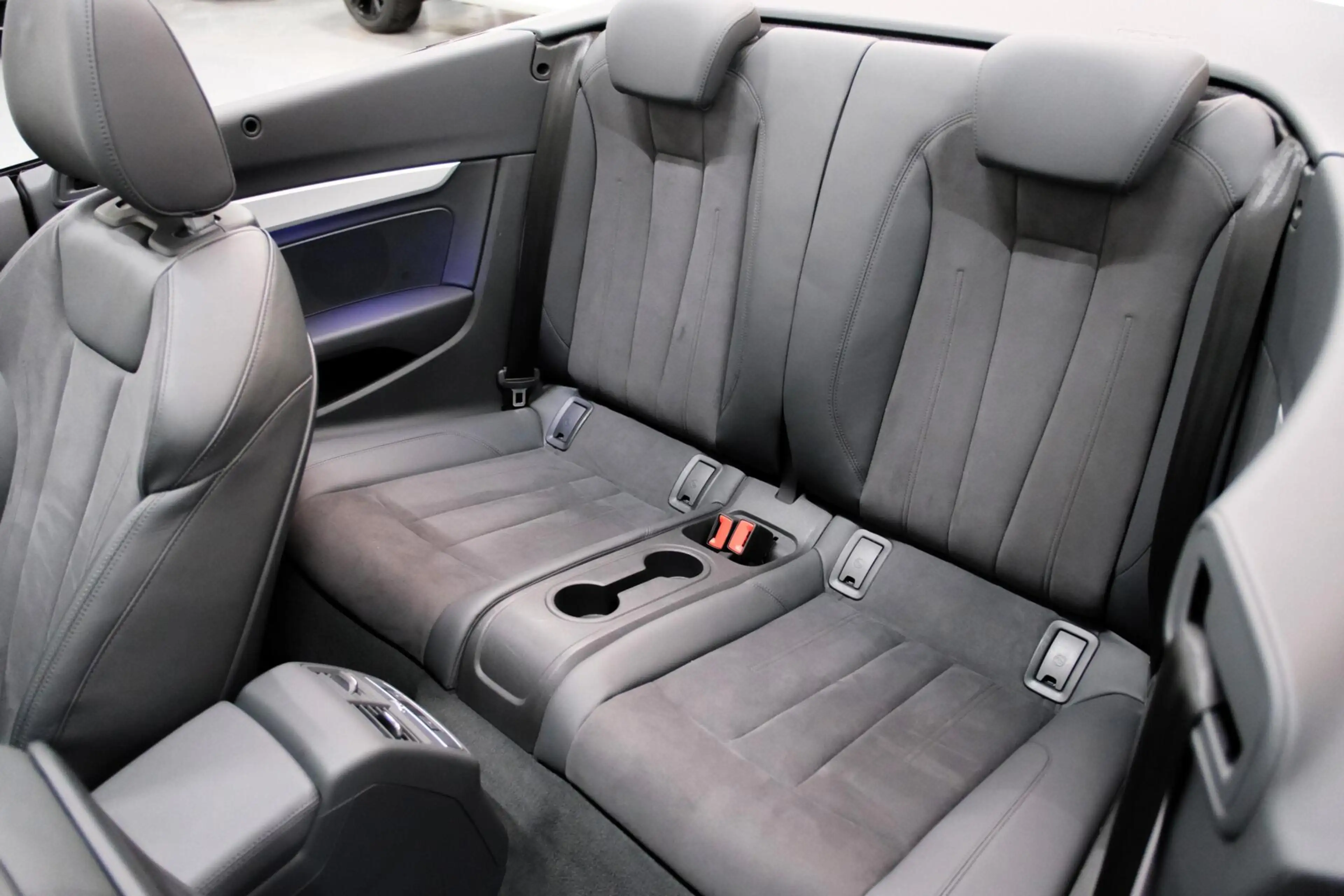 Audi A5 Cabriolet 40 TFSI S edition — photo 19