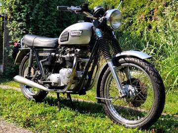 Bonneville 750