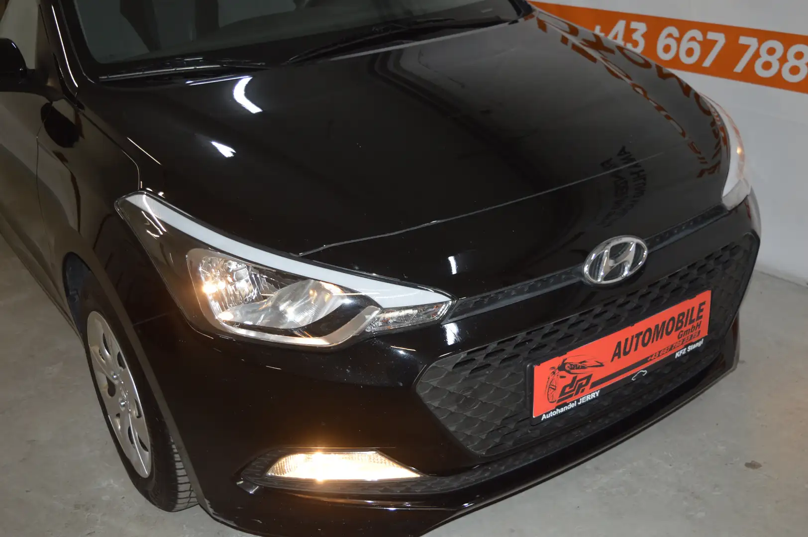 Hyundai i20 1,25 **1.Besitz**Serviceheft**80.000KM** Schwarz - 2