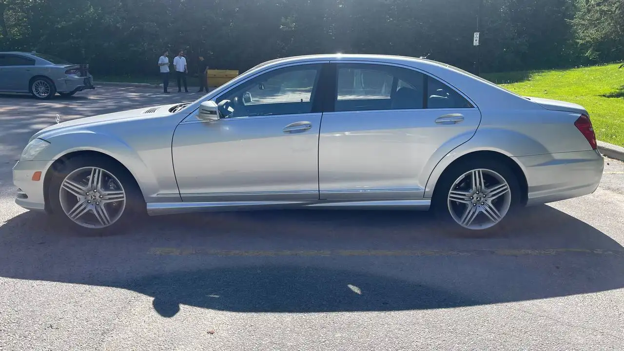 Mercedes-Benz S-Class снимка Mercedes-Benz S-Class