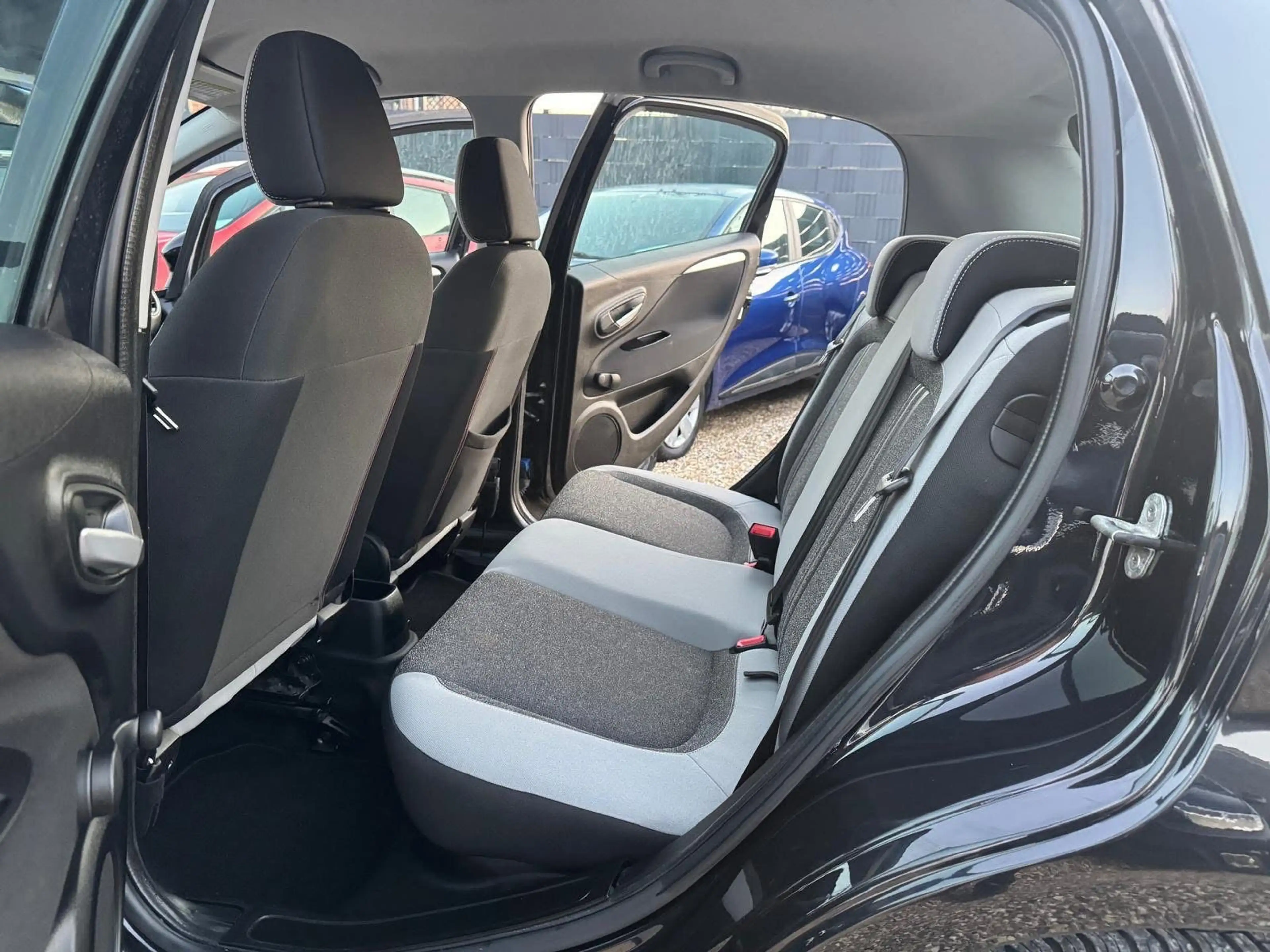 Fiat Punto Punto 1.2i **12 mois de garantie** — photo 14