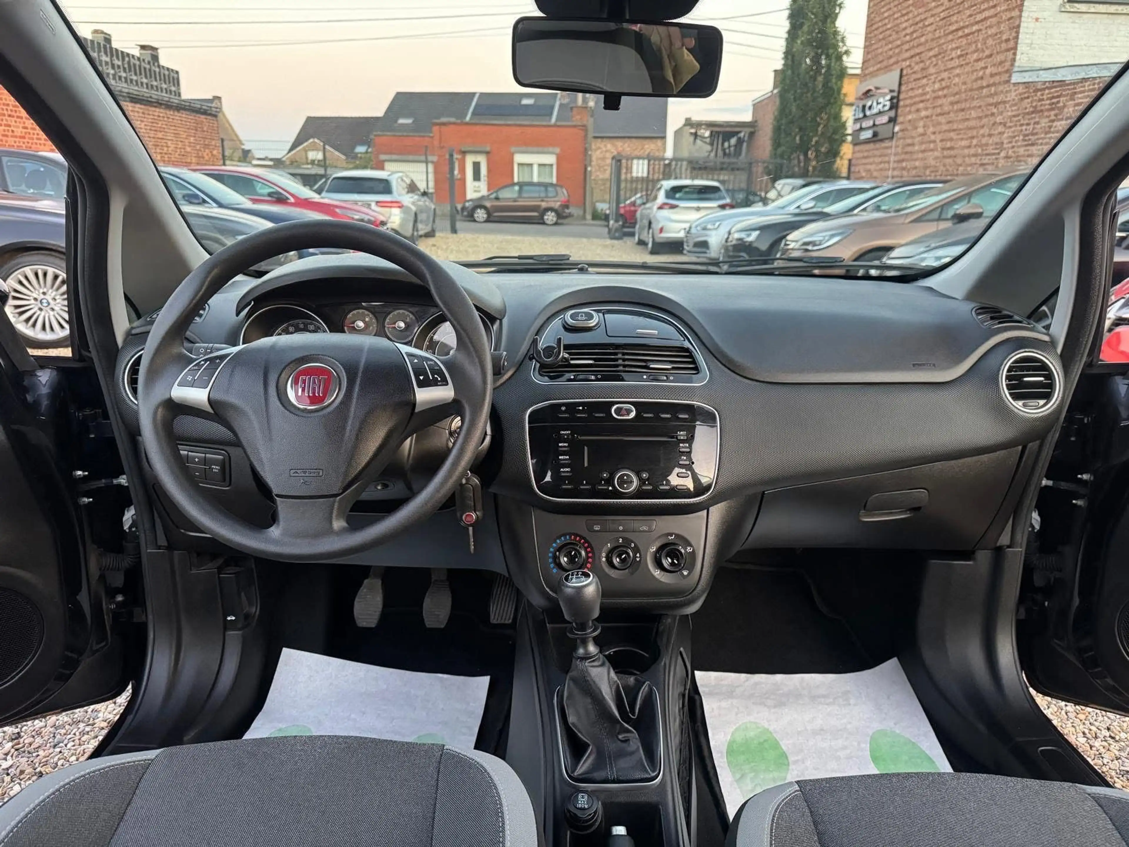 Fiat Punto Punto 1.2i **12 mois de garantie** — photo 11