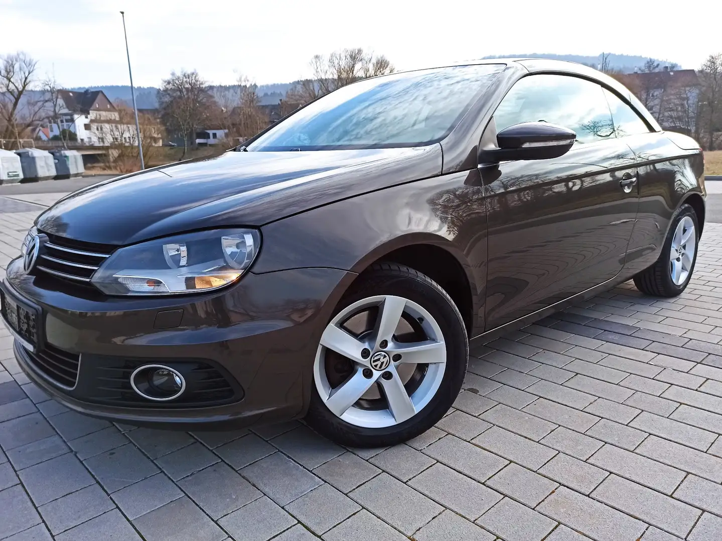 Volkswagen Eos 2,0 TDI DSG NAVI PDC ALU SHZG Standhzg. Windschott smeđa - 1