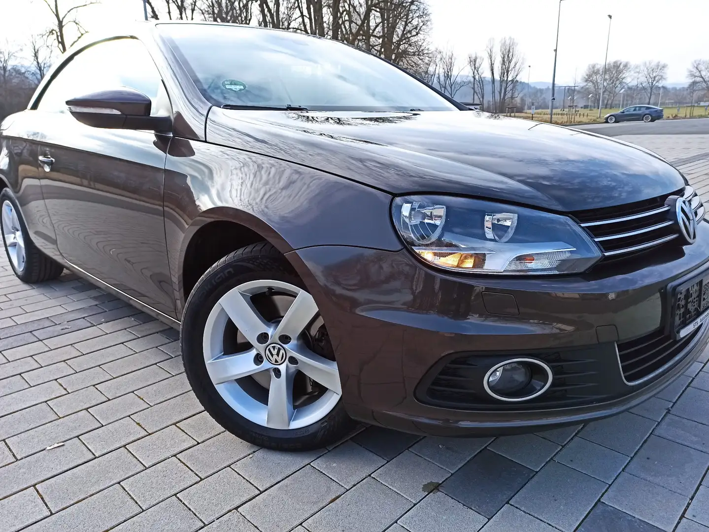Volkswagen Eos 2,0 TDI DSG NAVI PDC ALU SHZG Standhzg. Windschott smeđa - 2