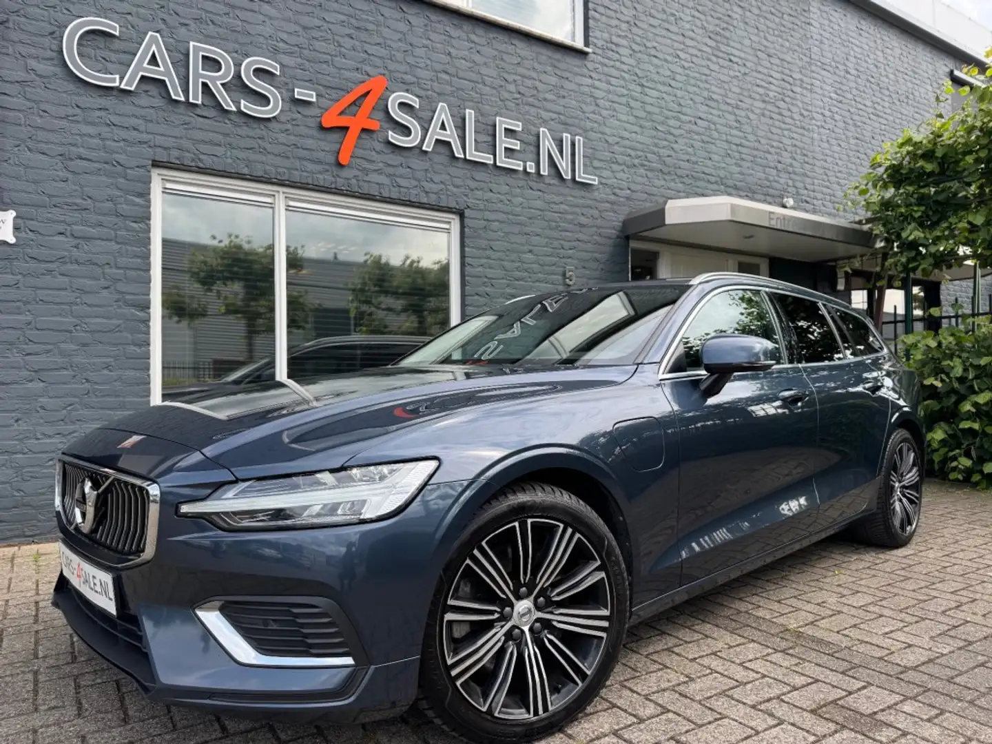 Volvo V60 2.0 T-6 Recharge 340pk AWD Momentum Pro + 1/2 Lede Azul - 1