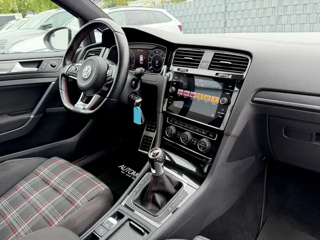 Volkswagen Golf view 11