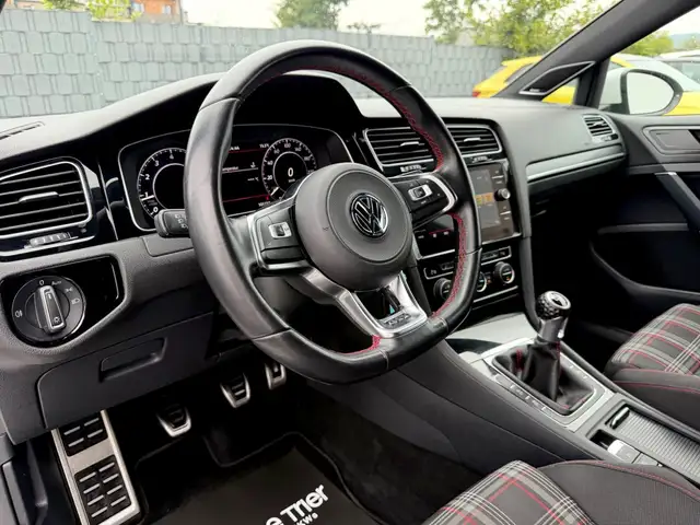 Volkswagen Golf view 10