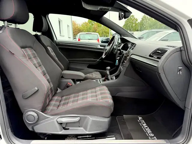 Volkswagen Golf view 13