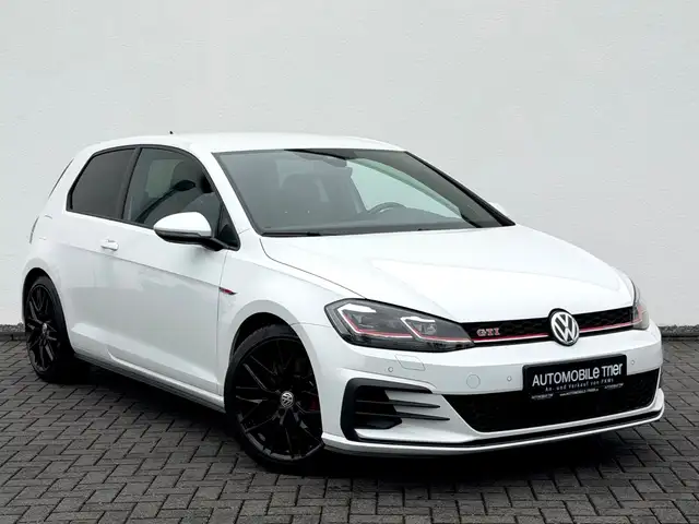 Volkswagen Golf view 3