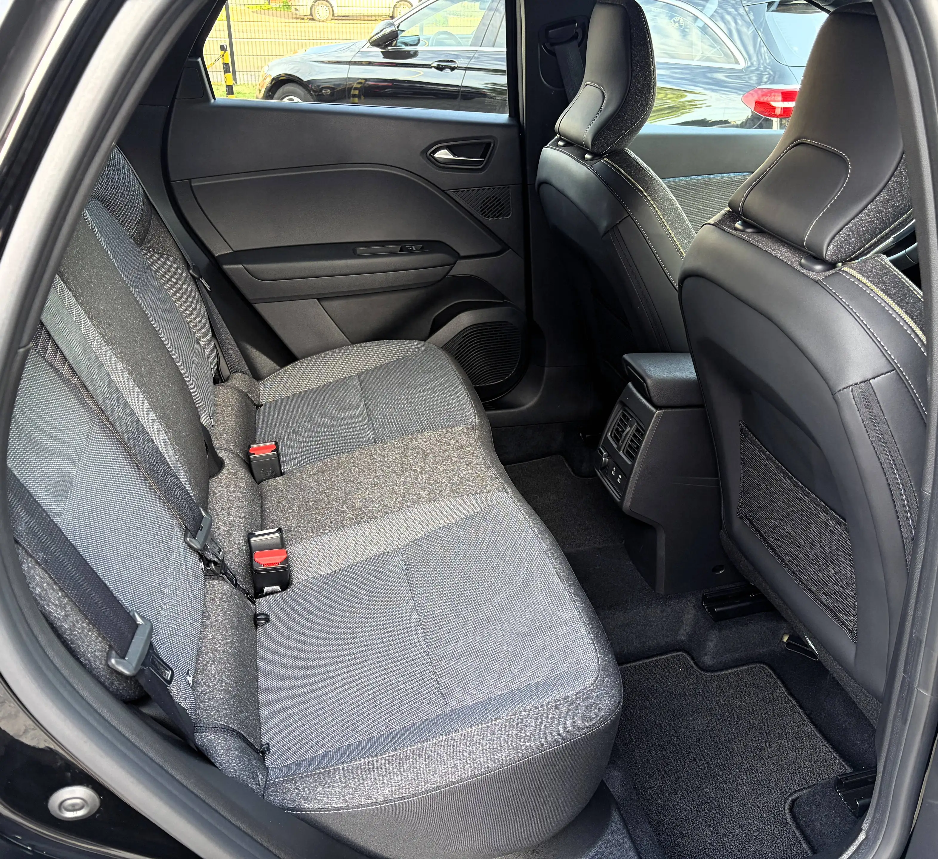 Renault Captur 1.3 TCe MHEV Techno - 24.972 KM!! — photo 18