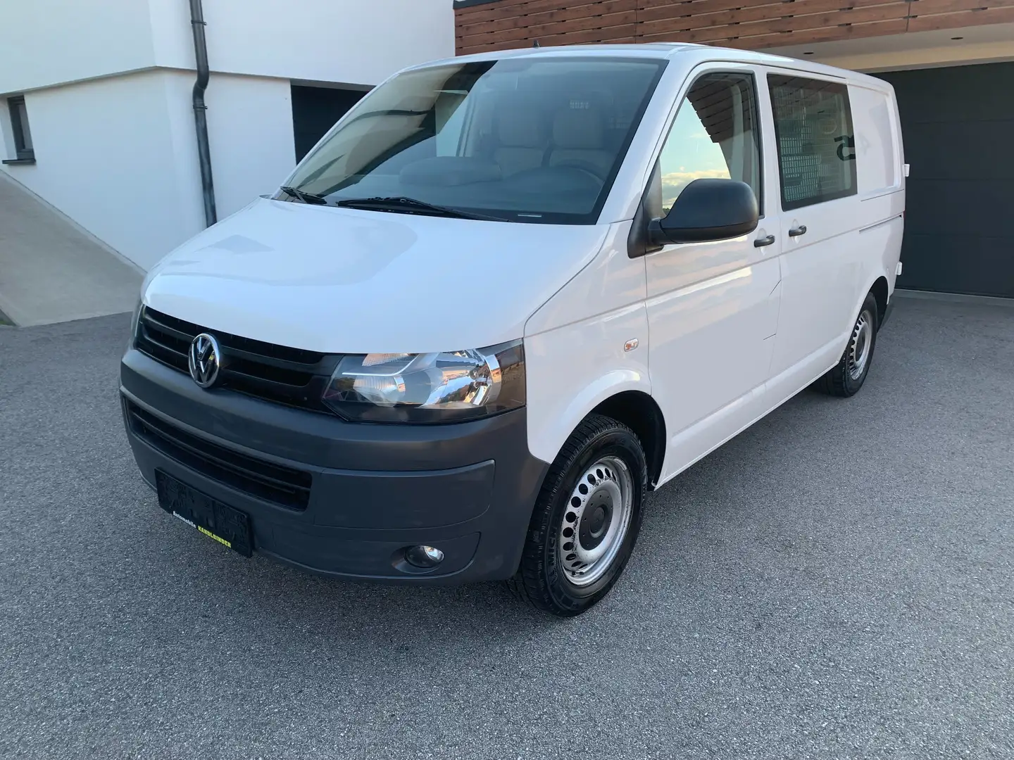 Volkswagen T5 Transporter Kasten 4Motion,2Schiebetüren,REGALE,AHK Weiß - 1