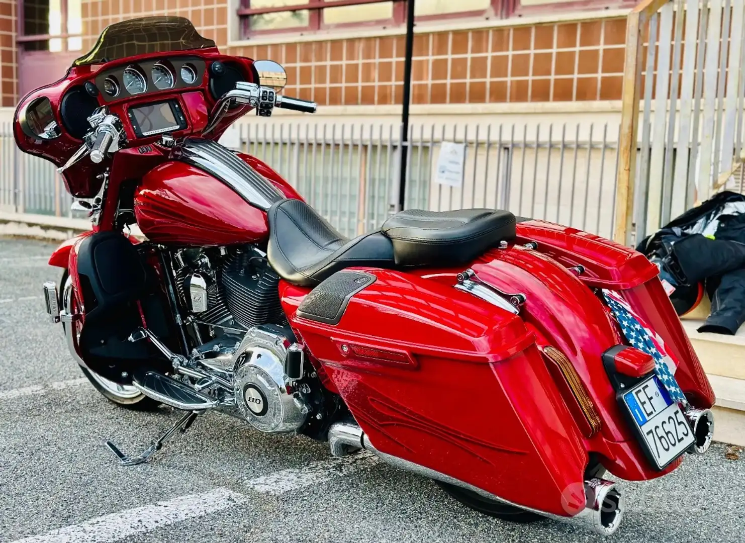 Harley-Davidson Street Glide CVO Kırmızı - 2