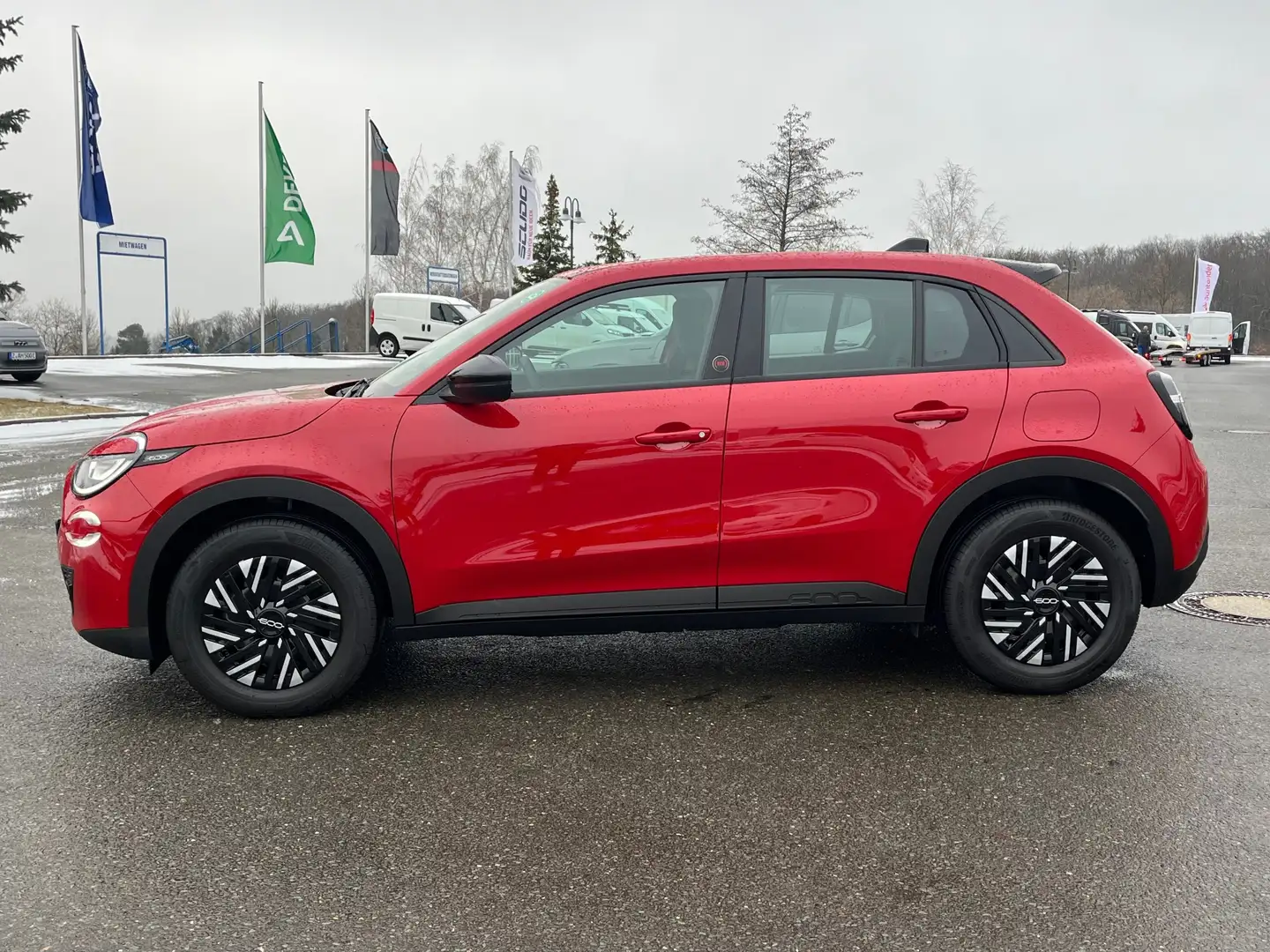 Fiat 600 e RED / Parksensoren, LED-Licht, Klimaautom., Rot - 2