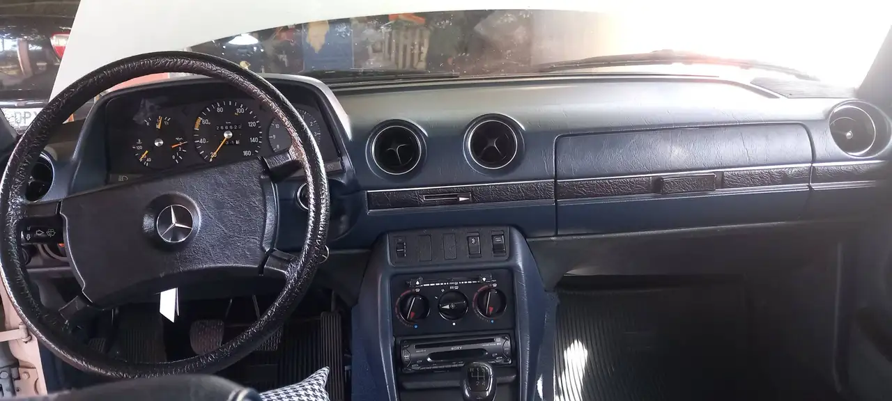 Mercedes-Benz 200D, foto 5