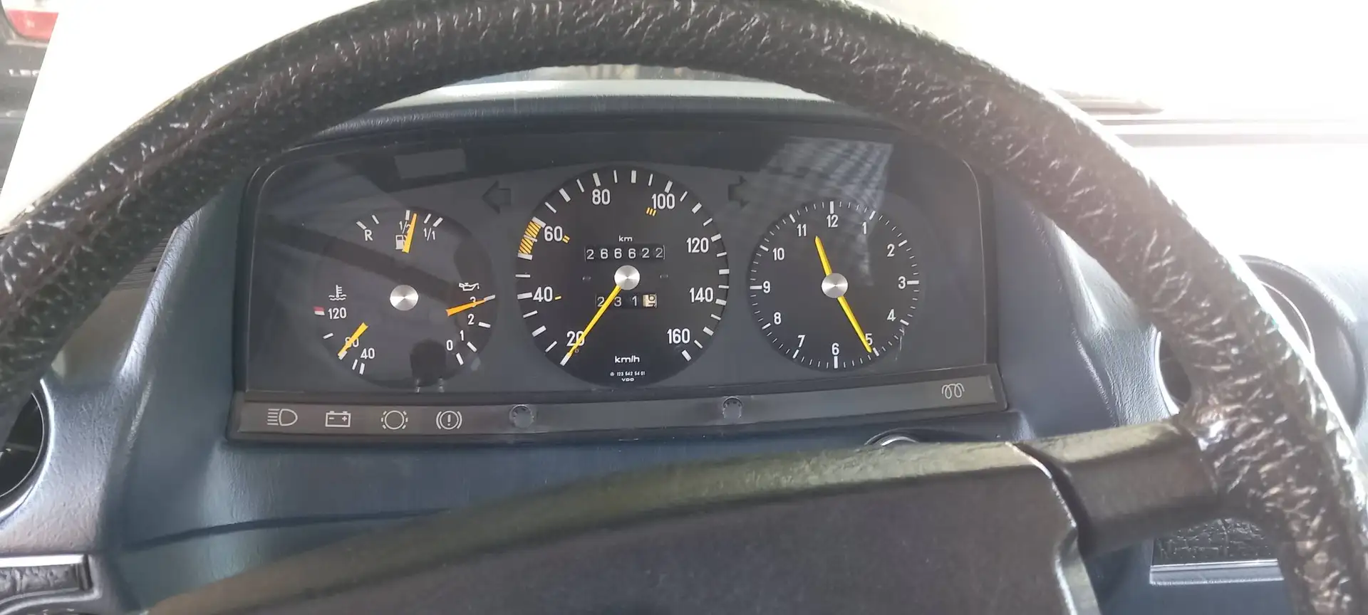Mercedes-Benz 200 200D Blanco - 2