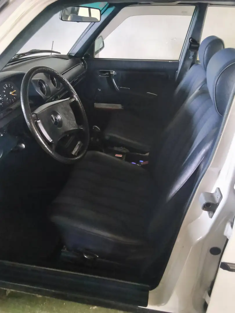 Mercedes-Benz 200 200D Blanco - 1