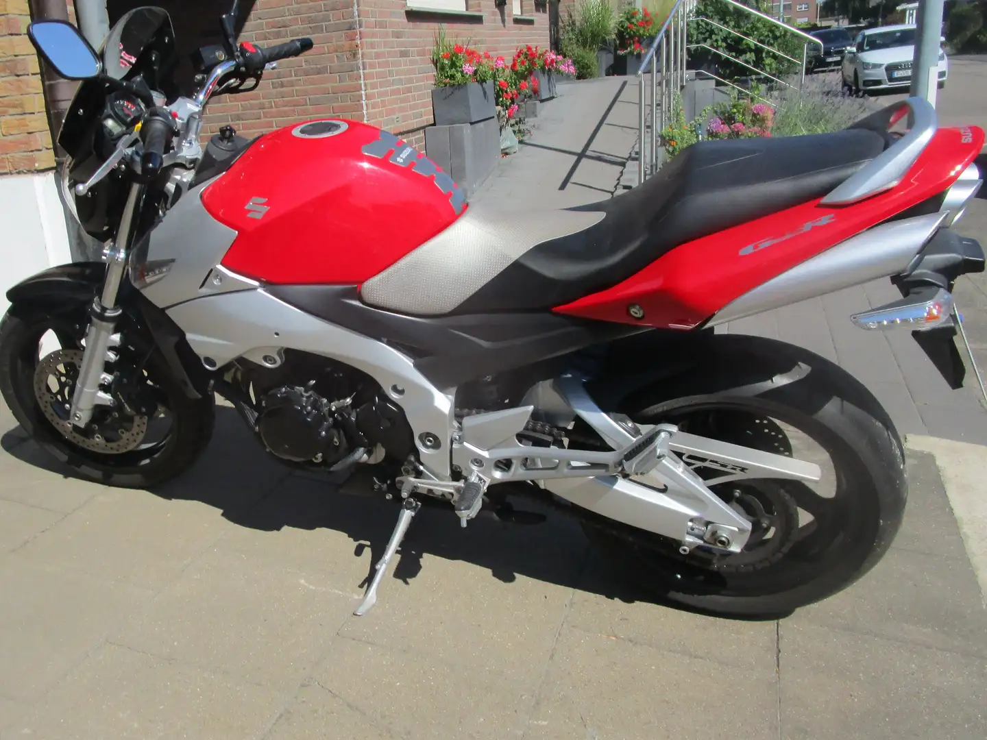 Suzuki GSR 600 Roşu - 1