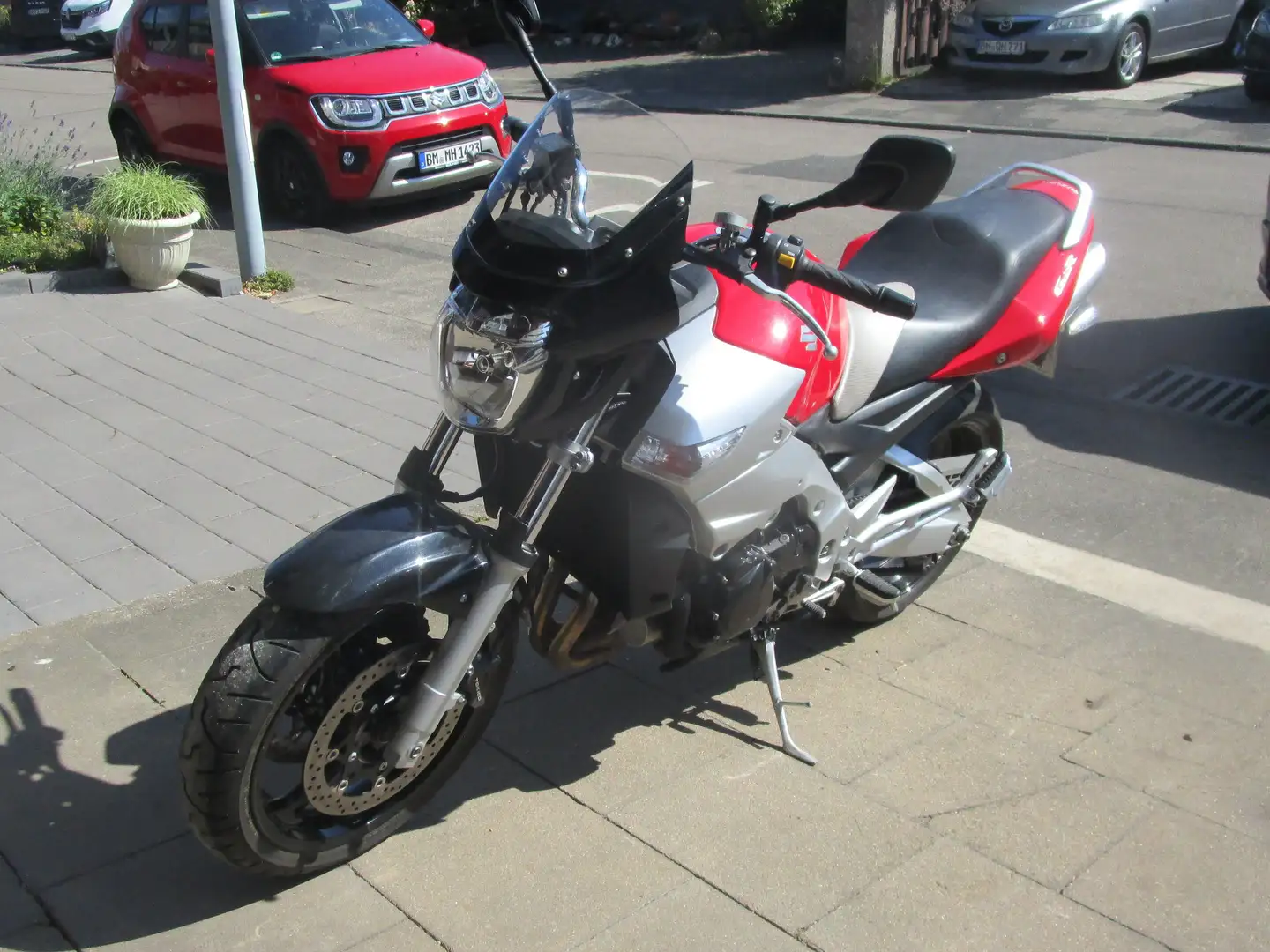 Suzuki GSR 600 Roşu - 2