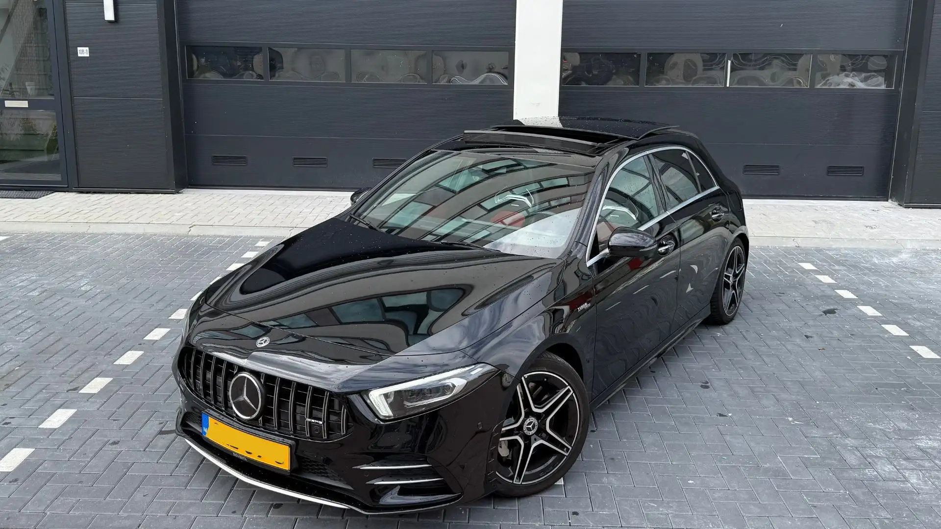 Mercedes-Benz A 35 AMG VOLL OPTIE / PANO / HUD / KUIPSTOELEN / MULTIBEAM - 1