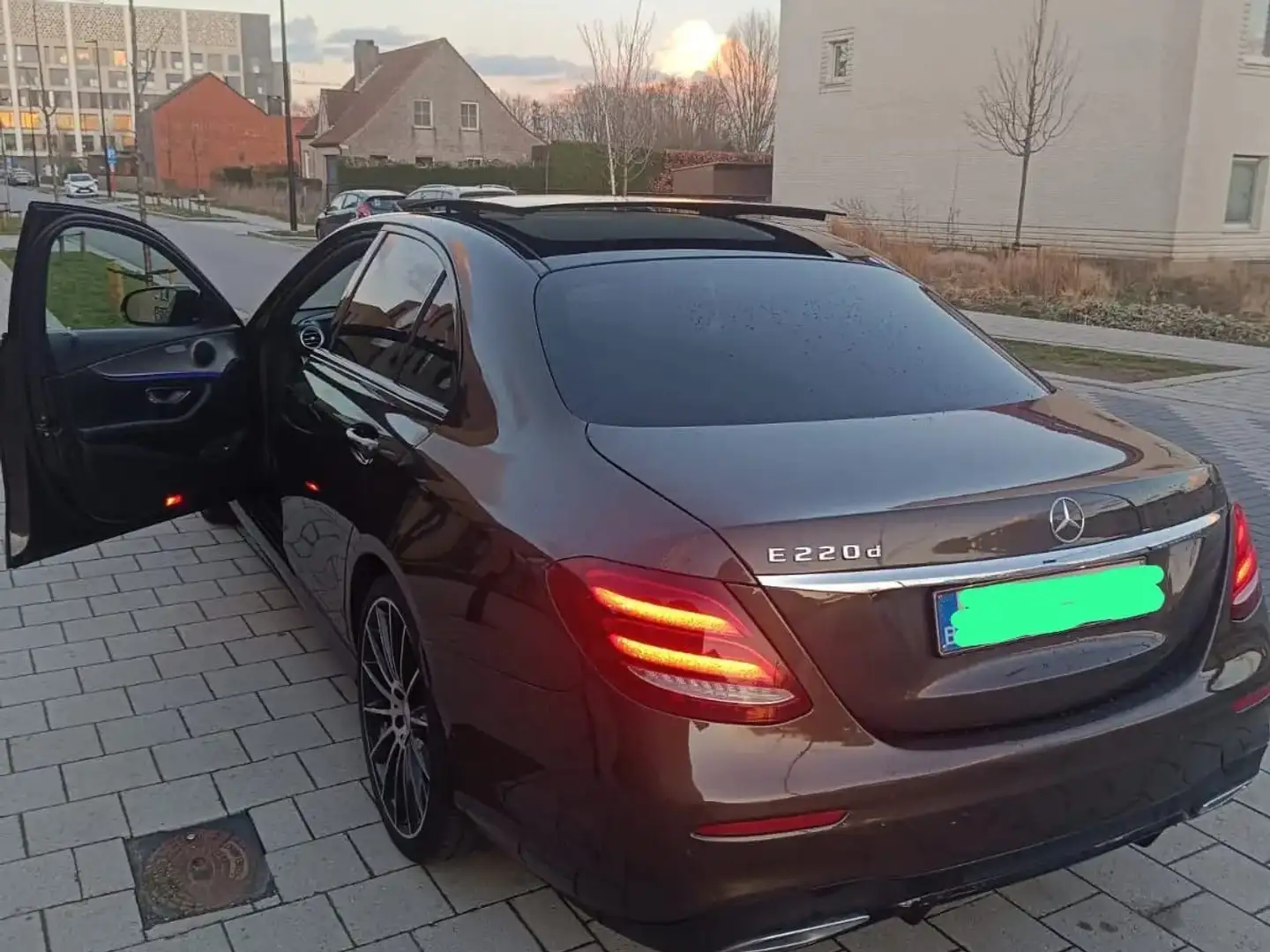 Mercedes-Benz E 220 d 9G-TRONIC AMG Line - 1