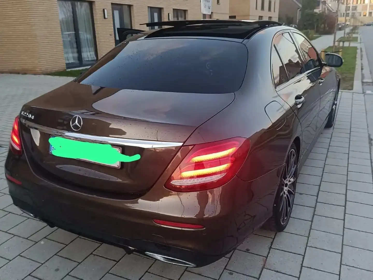 Mercedes-Benz E 220 d 9G-TRONIC AMG Line - 2