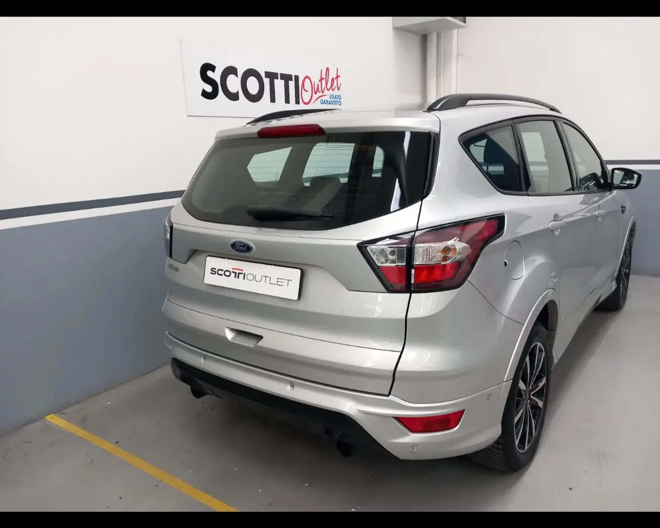 Ford Kuga 1.5 EcoBoost 120cv St-line Šedá - 2