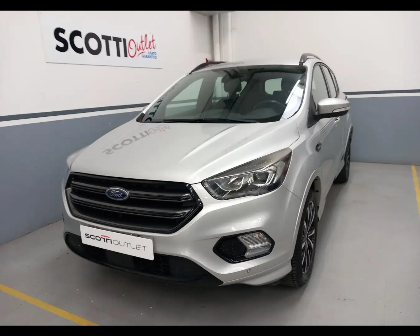 Ford Kuga 1.5 EcoBoost 120cv St-line Šedá - 1