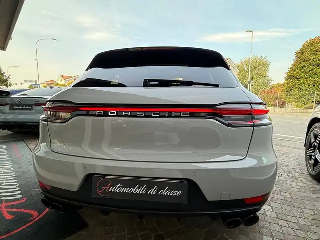 Porsche Macan view 6