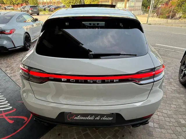 Porsche Macan view 7