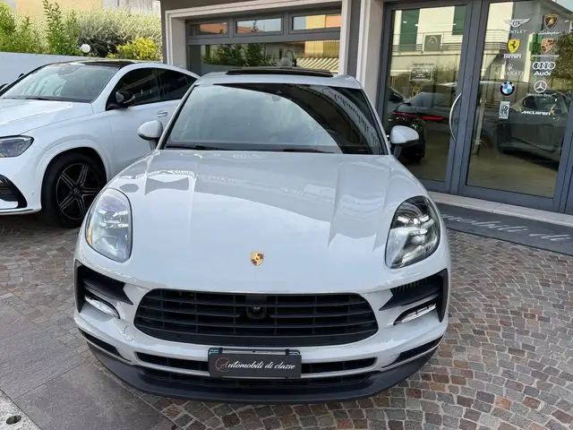 Porsche Macan view 2
