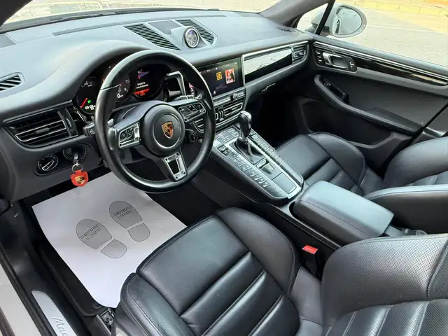 Porsche Macan view 9