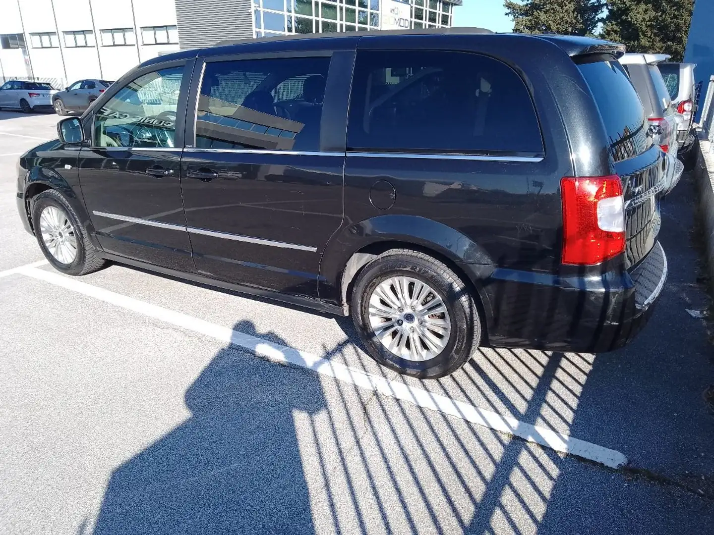 Lancia Voyager Voyager 2.8L Gold 163cv auto Fekete - 2