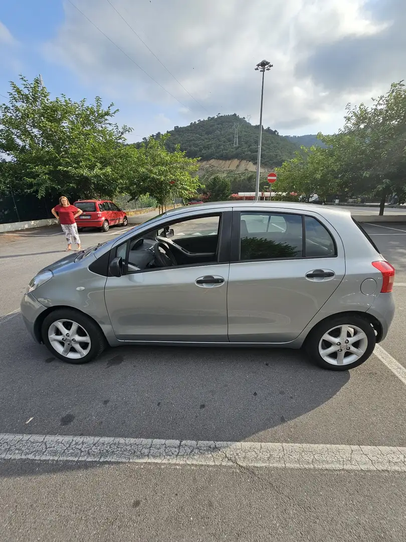 Toyota Yaris 5p 1.3 Sol - 2