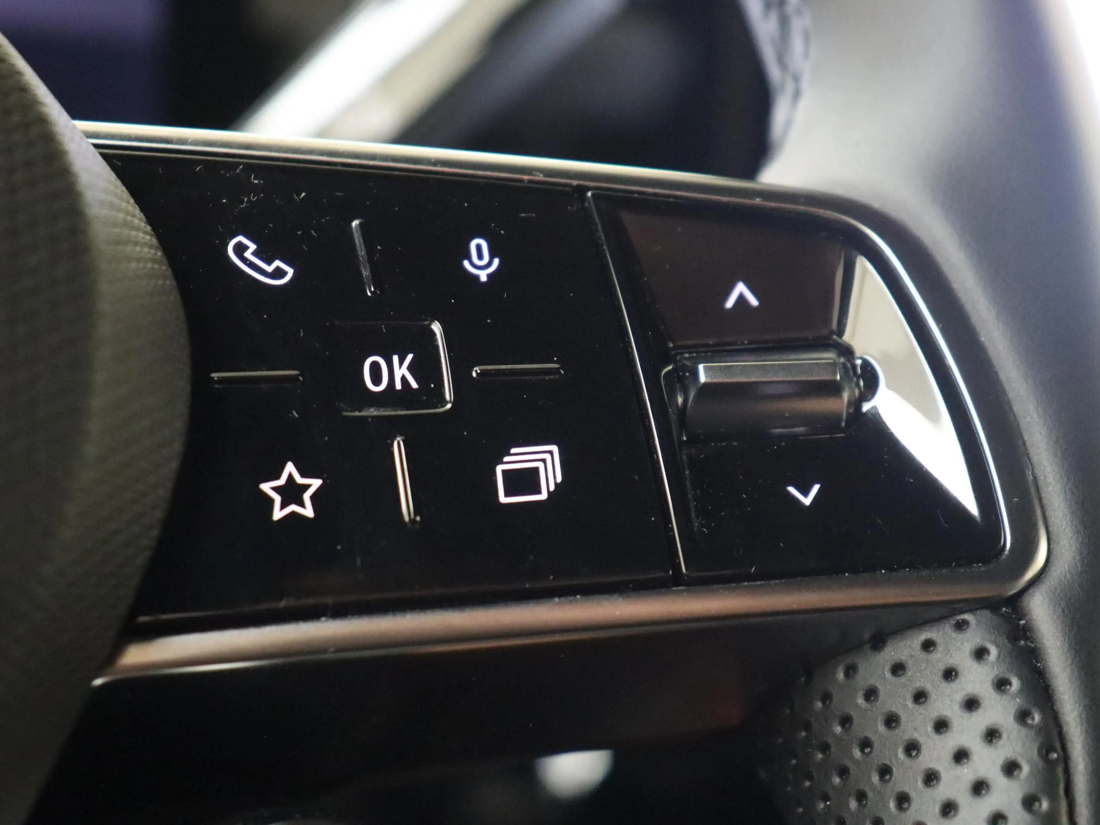 Renault R 5 comfort range Roland-Garros 52 kWh pack safety & a — photo 13
