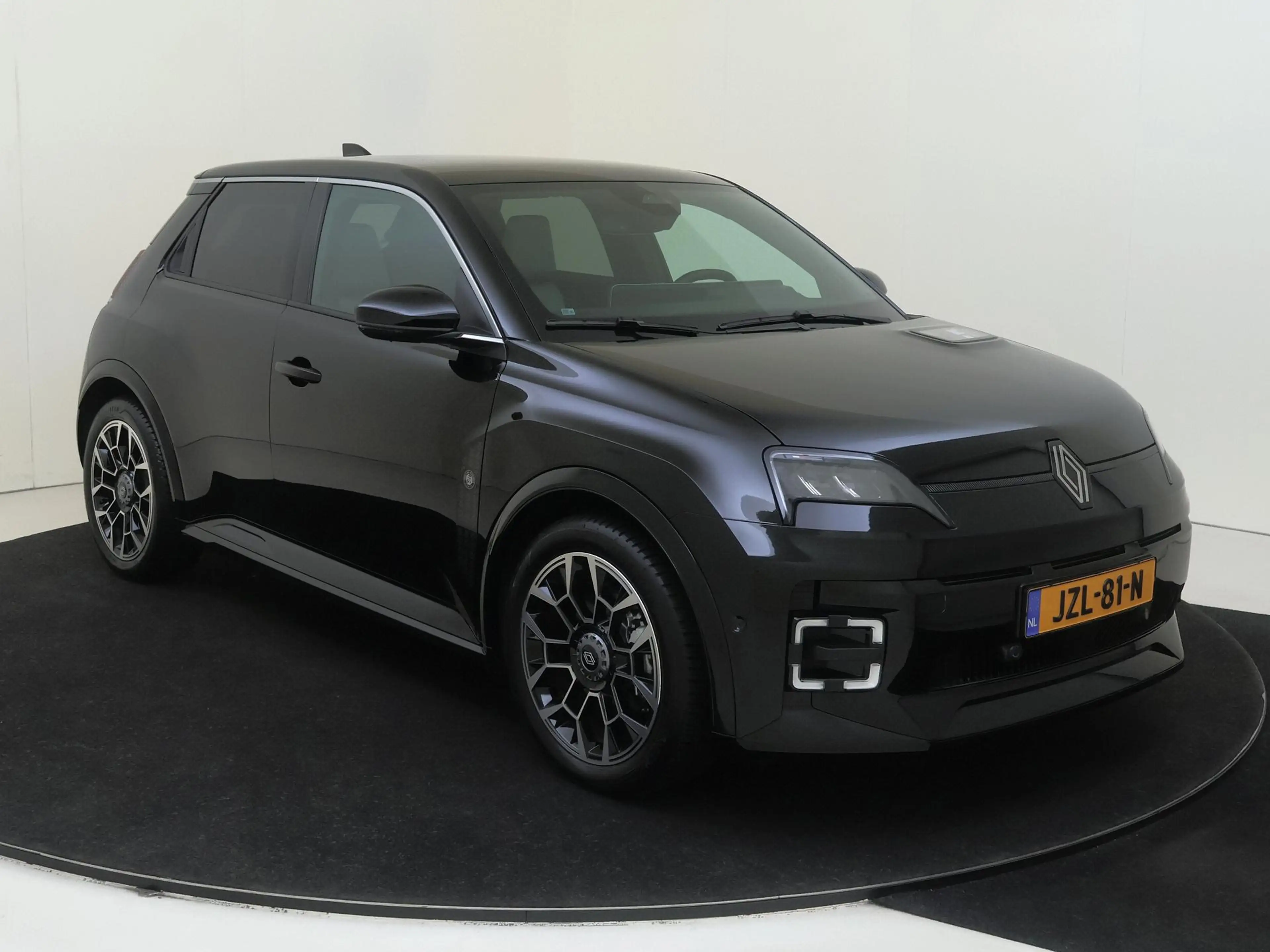 Renault R 5 comfort range Roland-Garros 52 kWh pack safety & a — photo 2