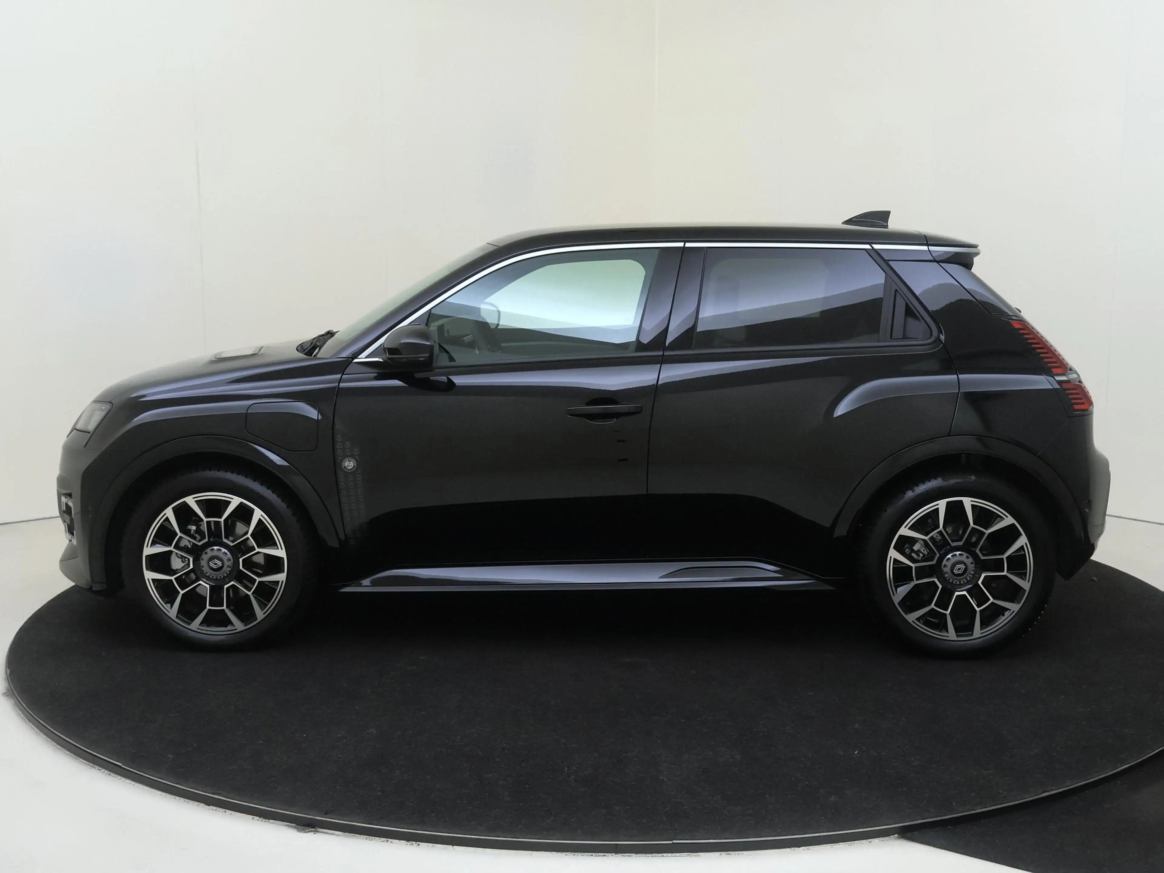 Renault R 5 comfort range Roland-Garros 52 kWh pack safety & a — photo 8