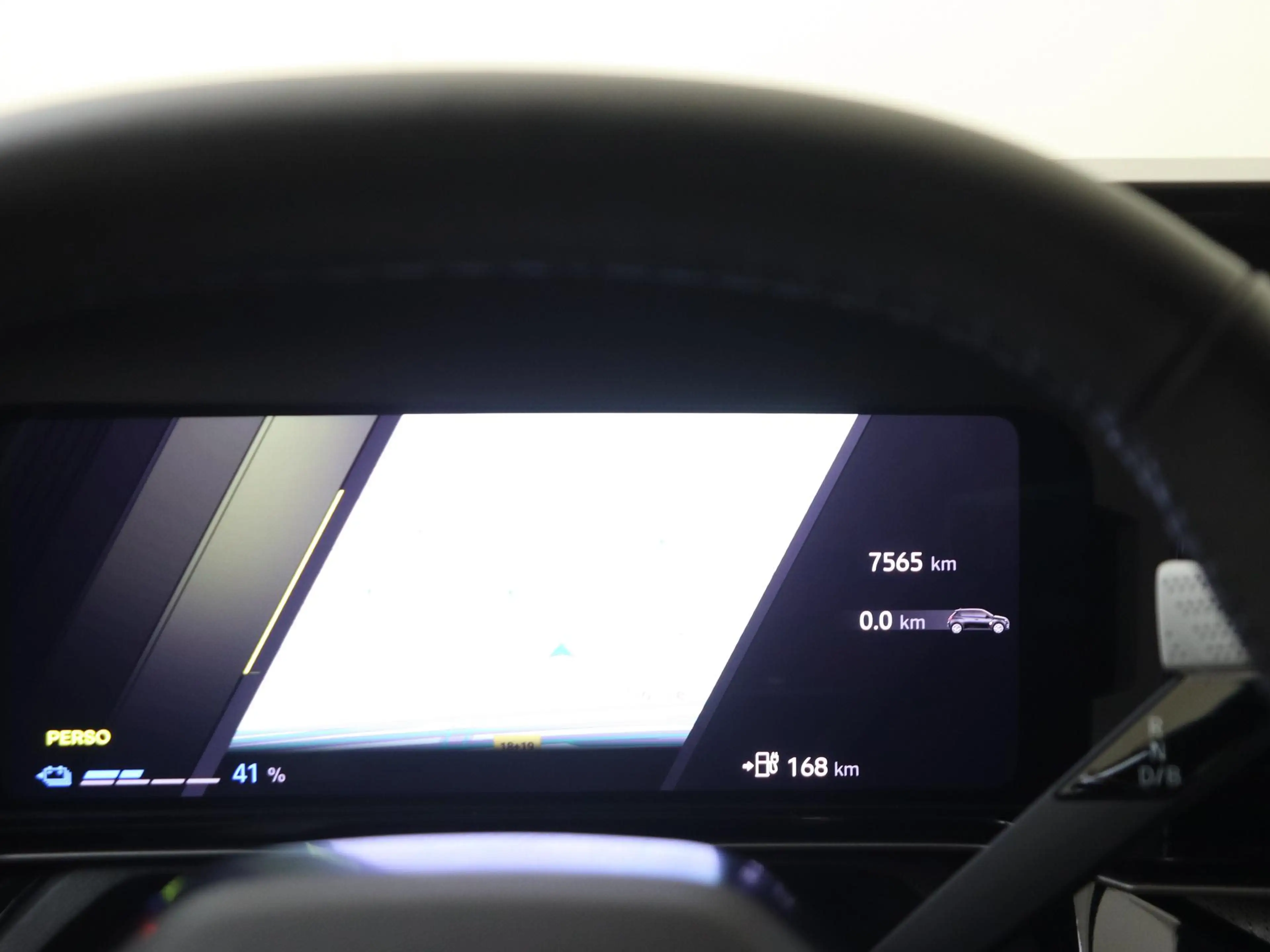 Renault R 5 comfort range Roland-Garros 52 kWh pack safety & a — photo 11