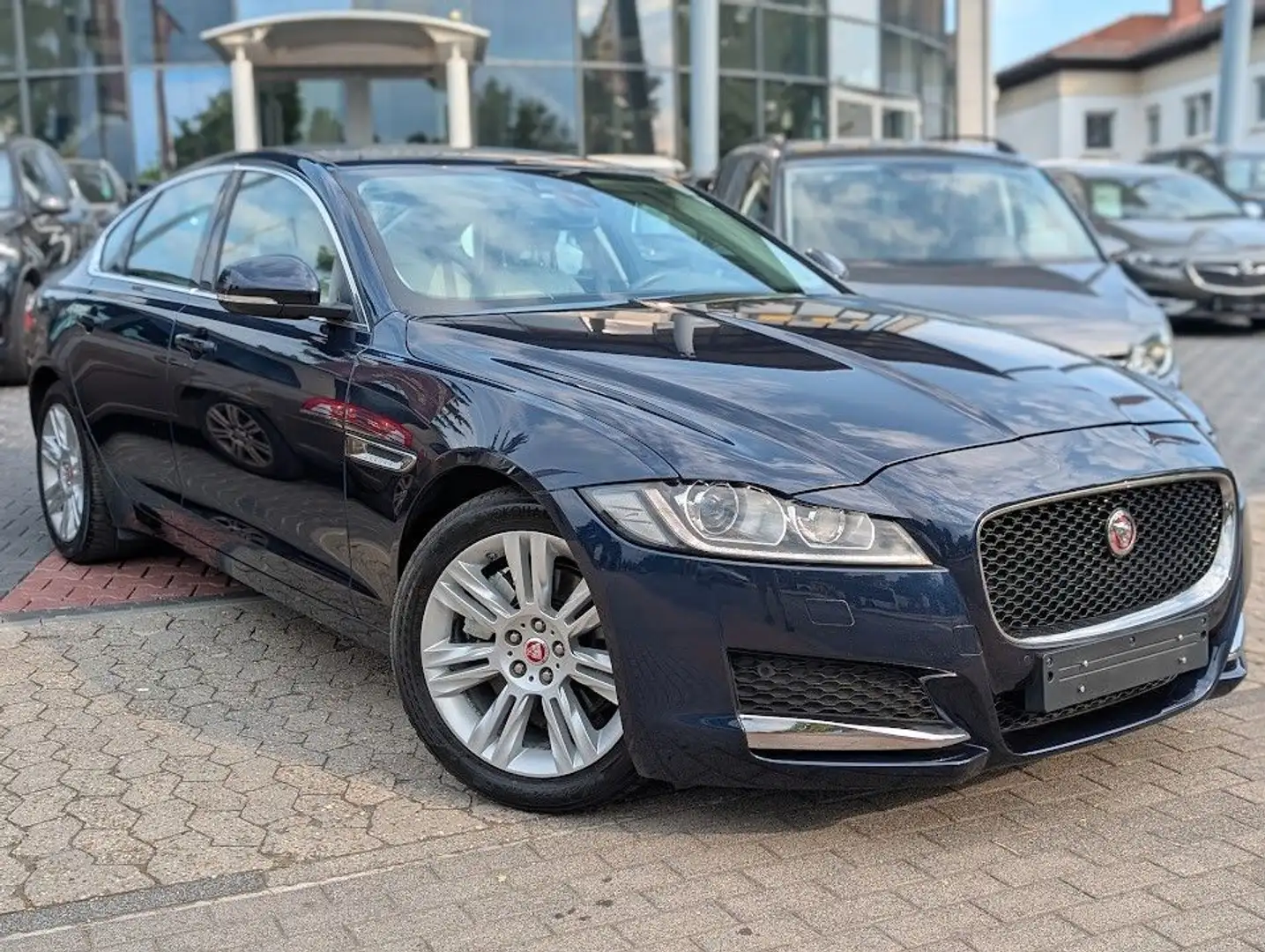 Jaguar XF 20d Portfolio 8G LED NAVI LEDER KAMERA ab199€ Bleu - 2