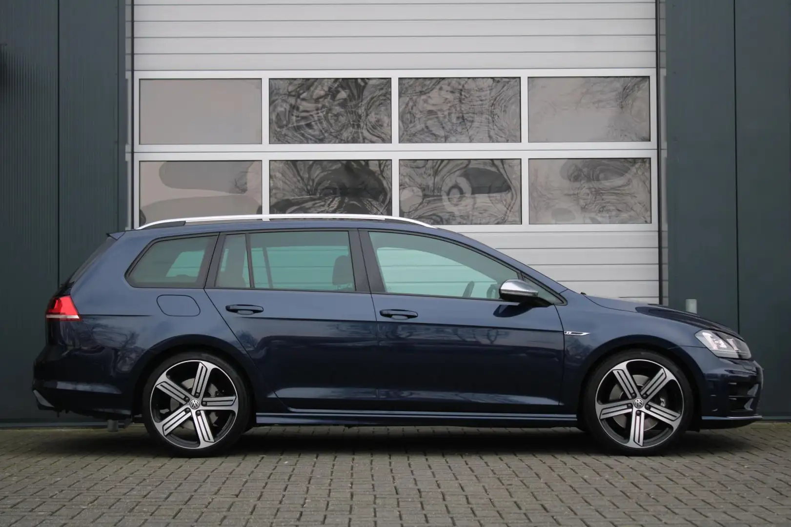 Volkswagen Golf Variant 2.0 TSI R 4Motion 301pk DSG Clima/Cruise/Xenon/PDC Blauw - 2