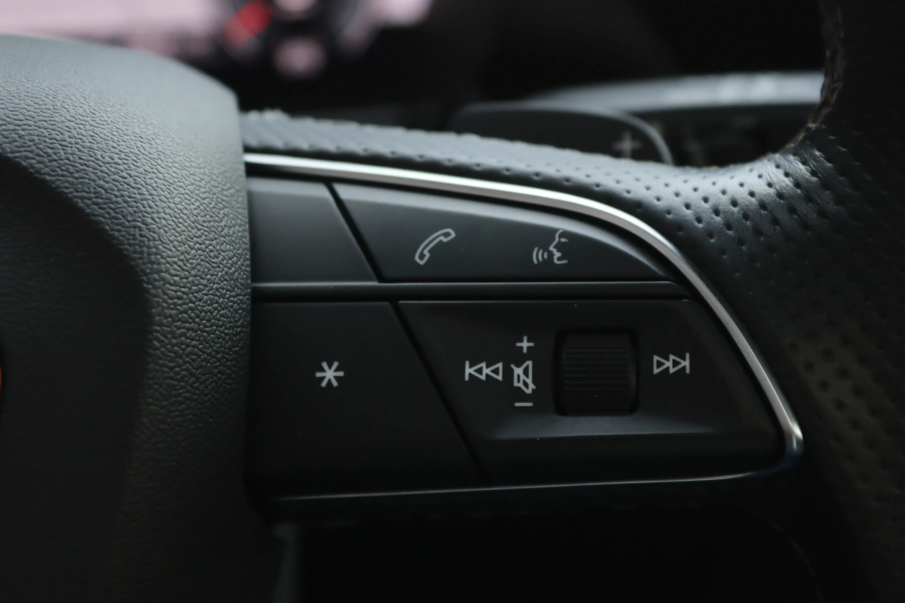 Audi S3 2.0 TFSI quattro Edition One Pano/Matrix LED/B&O/K — photo 33
