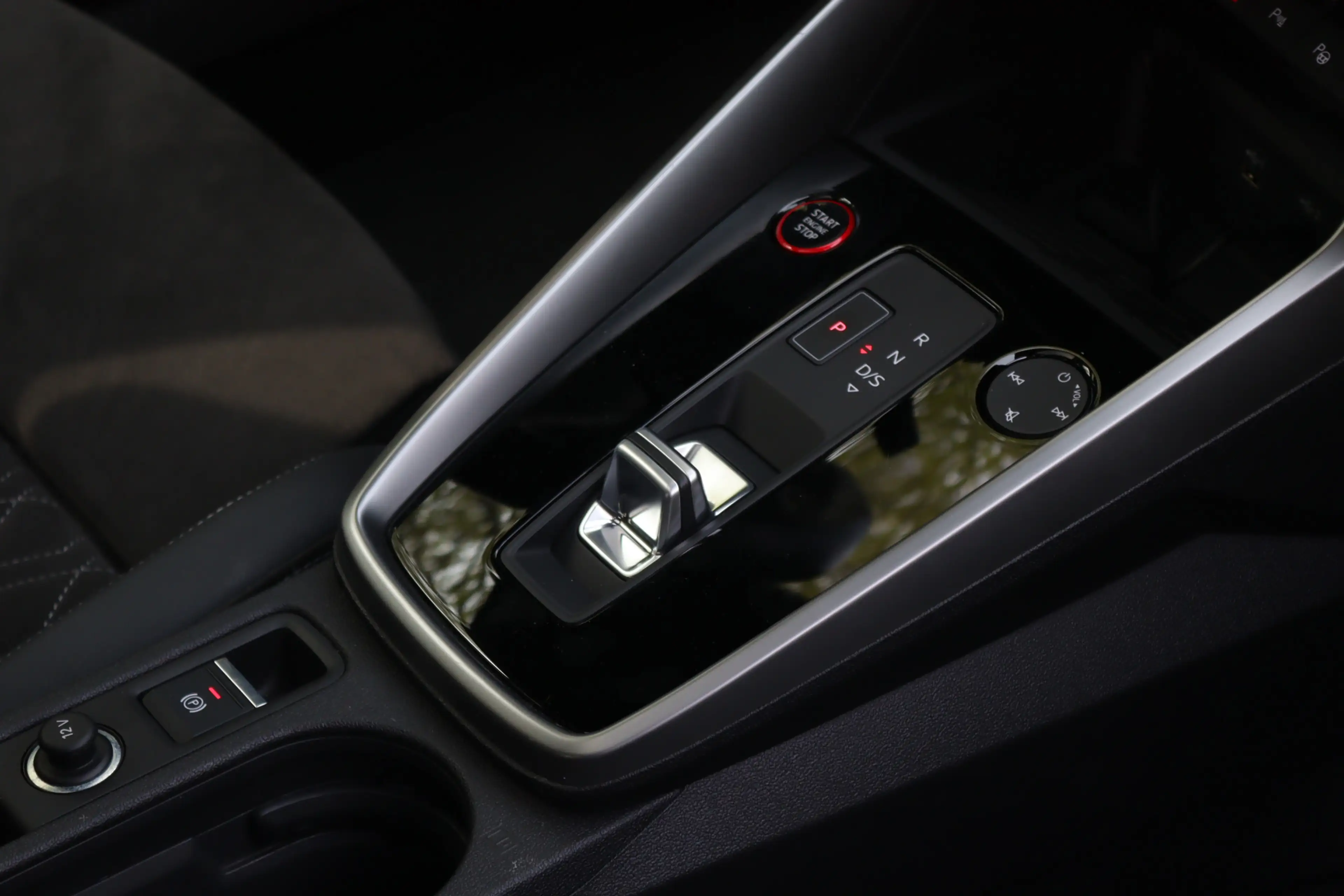 Audi S3 2.0 TFSI quattro Edition One Pano/Matrix LED/B&O/K — photo 25
