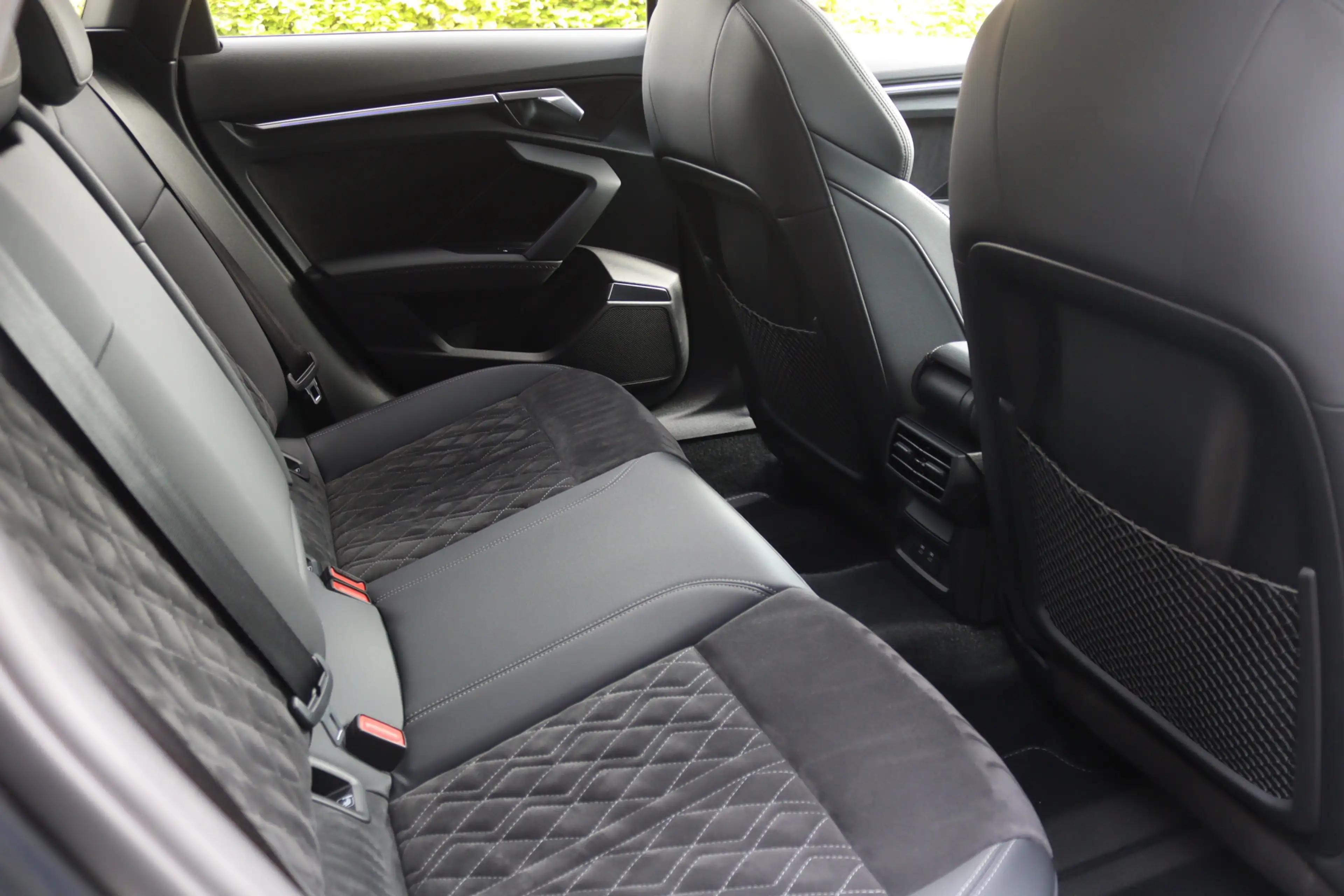 Audi S3 2.0 TFSI quattro Edition One Pano/Matrix LED/B&O/K — photo 39