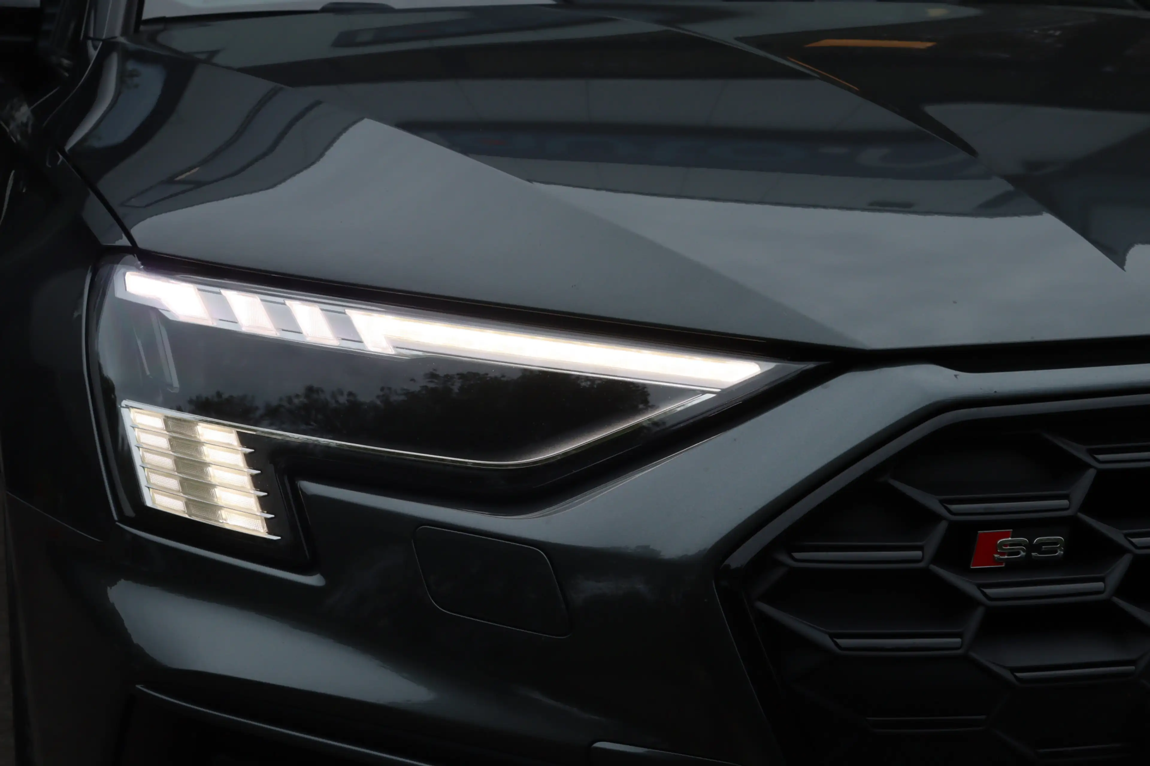 Audi S3 2.0 TFSI quattro Edition One Pano/Matrix LED/B&O/K — photo 43