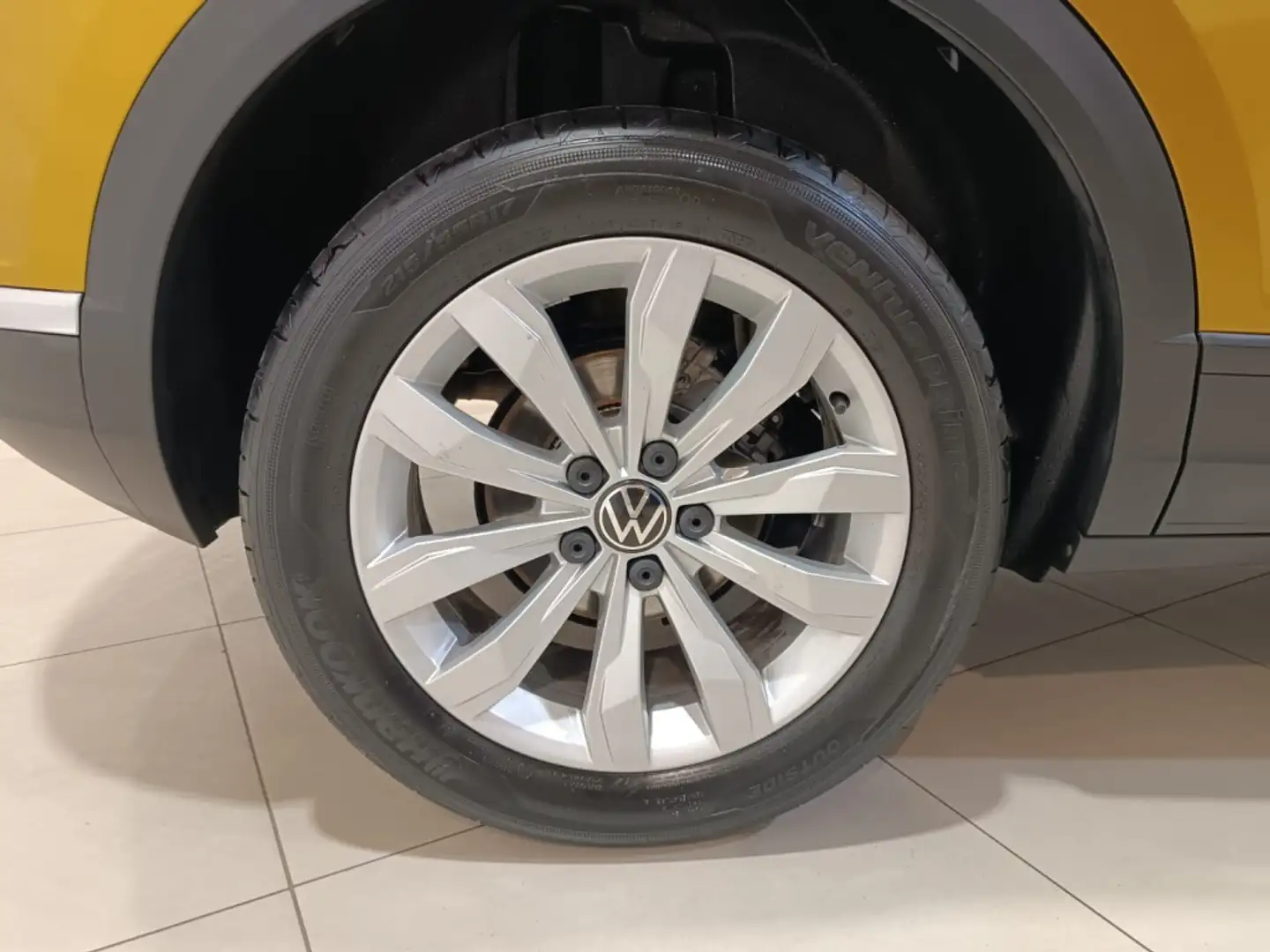 Volkswagen T-Roc 1.5 TSI Advance DSG7 Jaune - 2