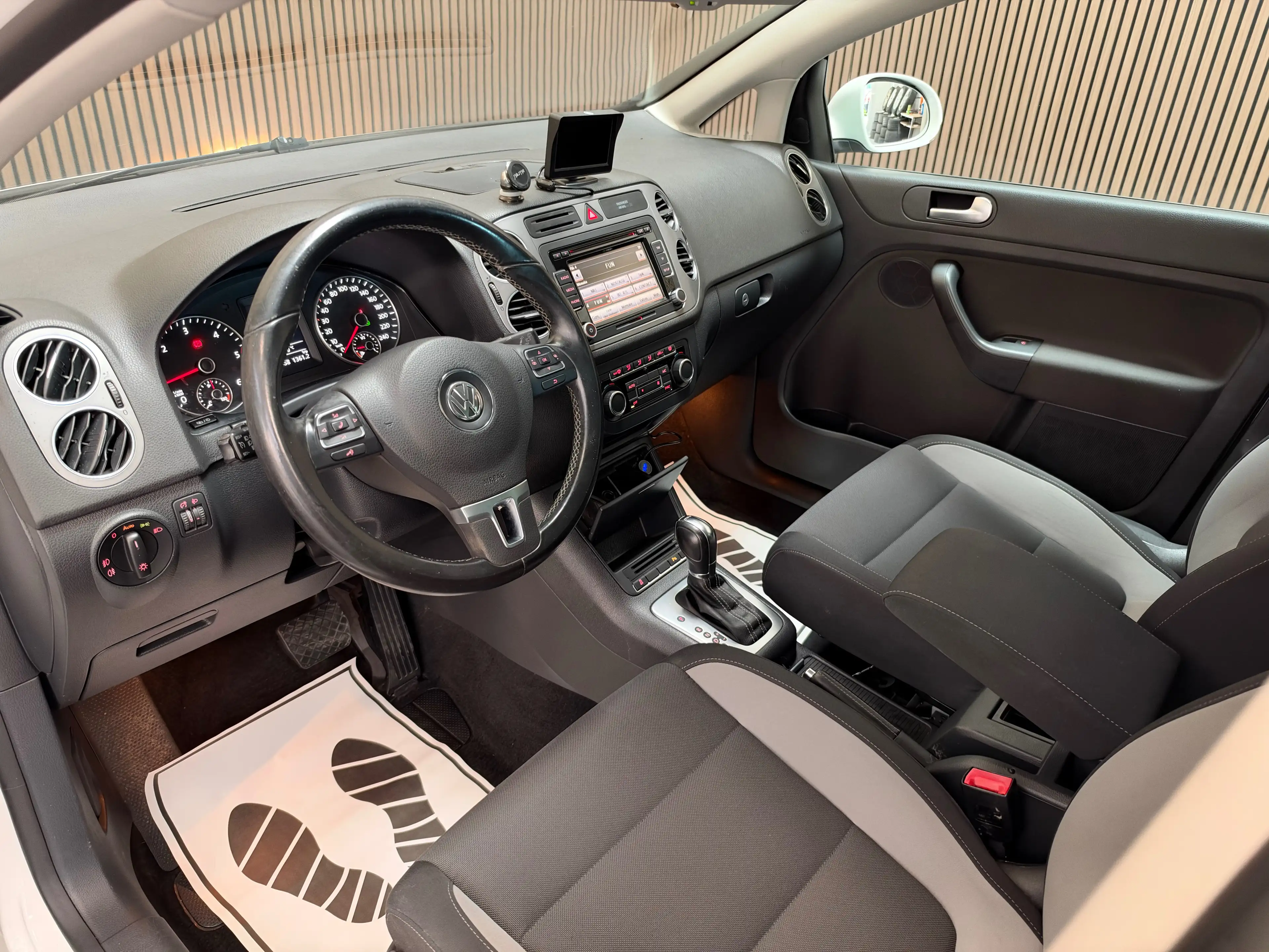 Volkswagen Golf Plus Golf Plus 1.6 CR TDi Highline DPF DSG — photo 7