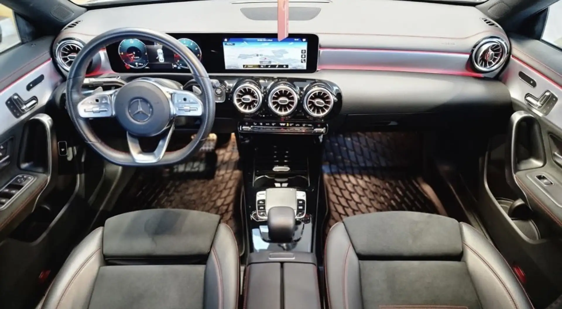 Mercedes-Benz CLA 200 AMG Line - 2